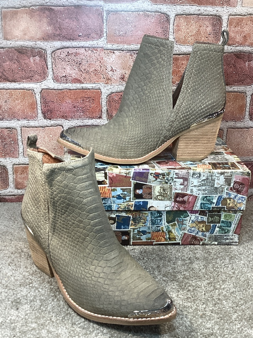 Jeffery Campbell Cromwell women’s western ankle boots size 9